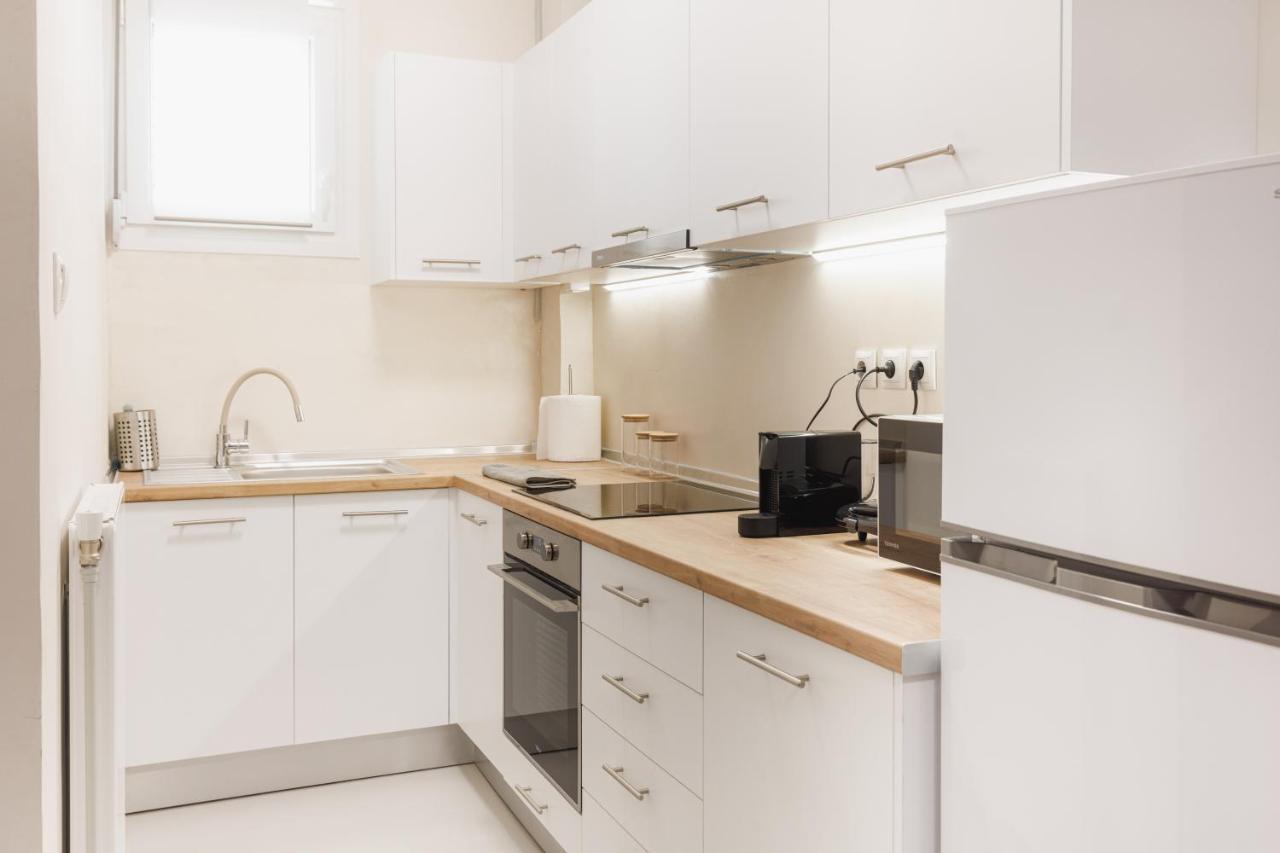Fully Renovated Luxurious Semi-Basement Studio Atena Exterior foto
