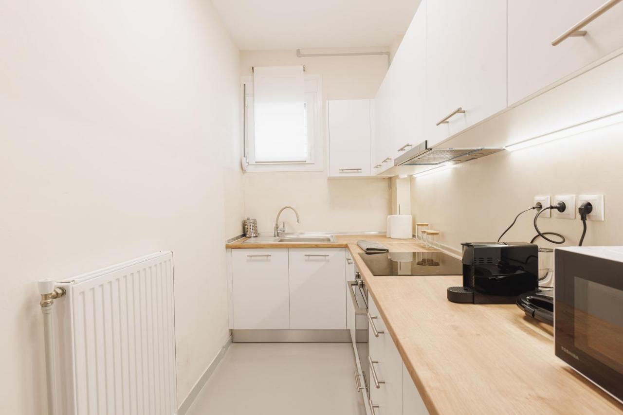Fully Renovated Luxurious Semi-Basement Studio Atena Exterior foto